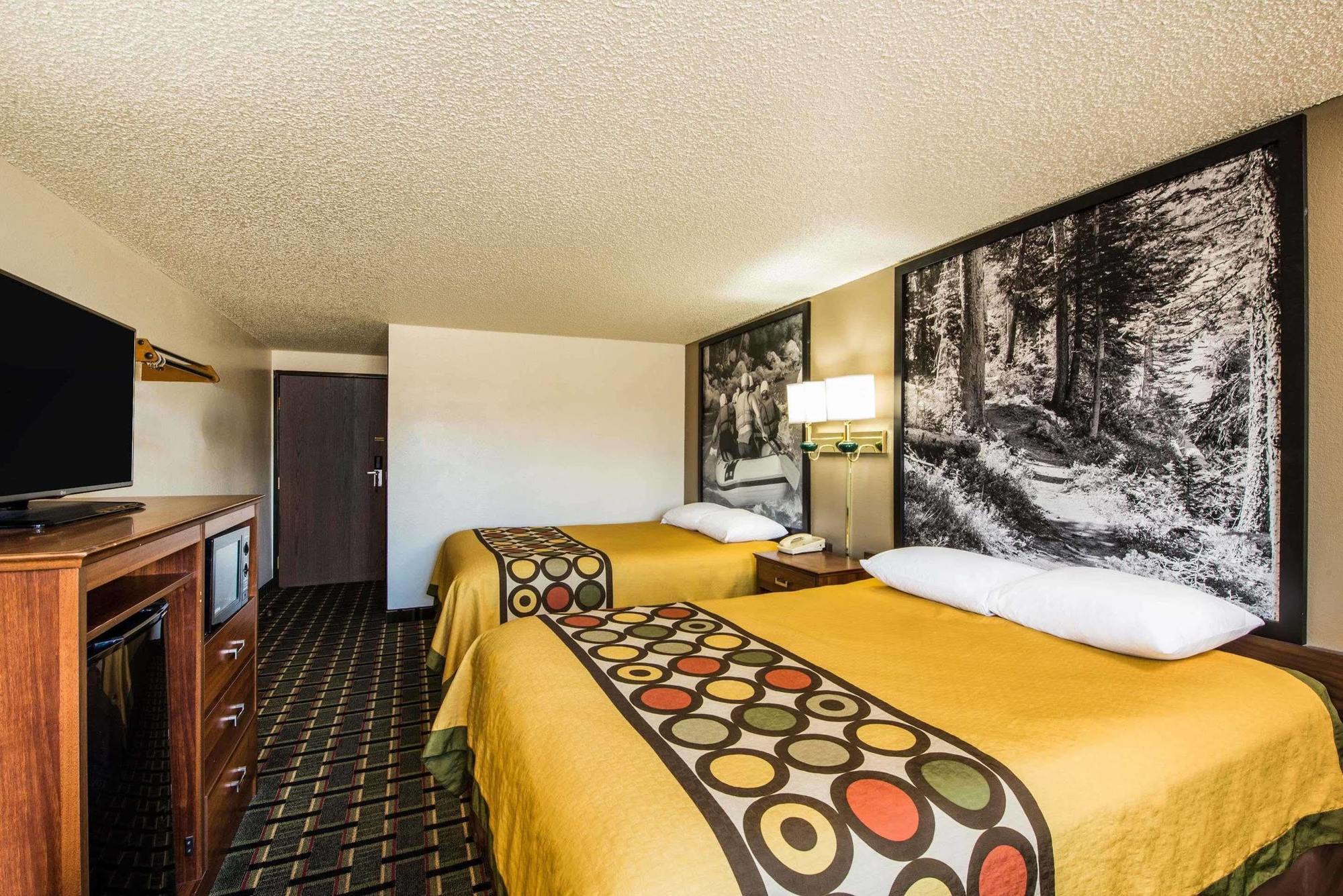 Super 8 By Wyndham Hotel
