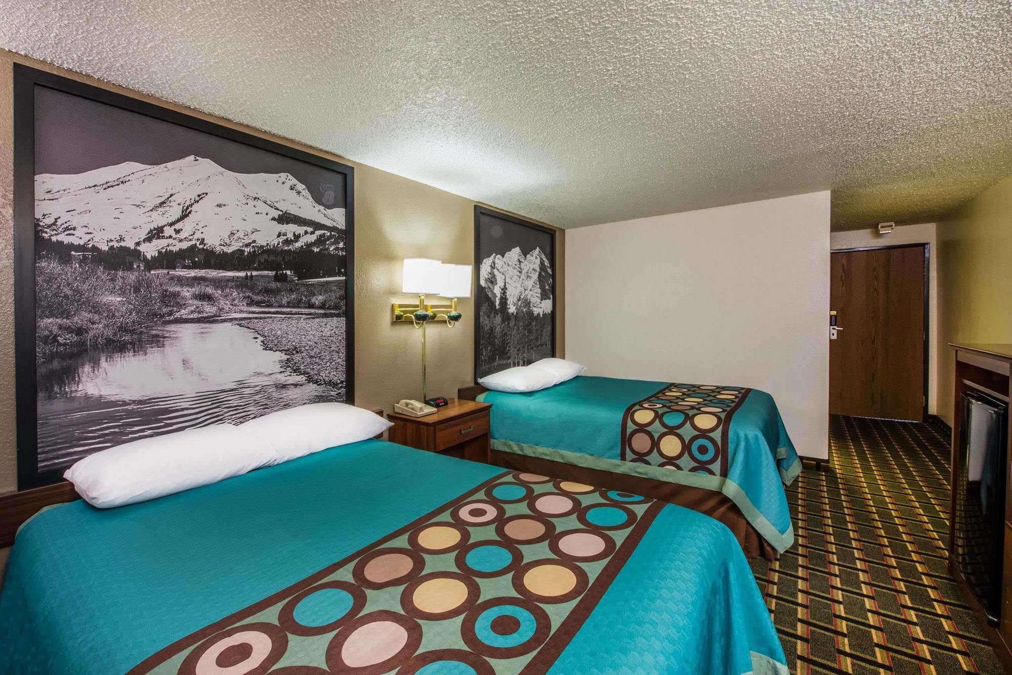 Super 8 By Wyndham Pueblo