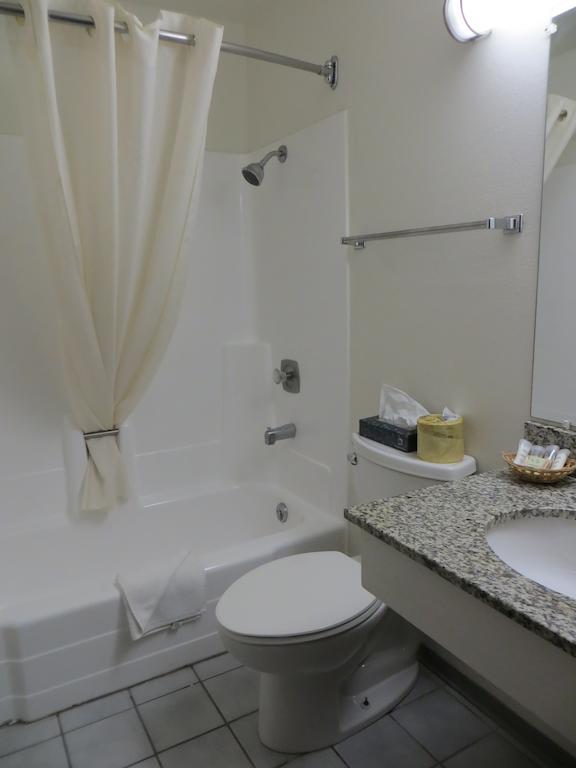 Super 8 By Wyndham Hotel 2*