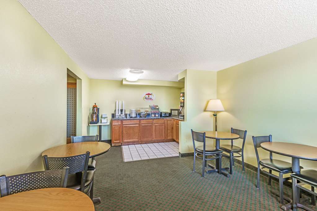 Super 8 By Wyndham Hotel 2*