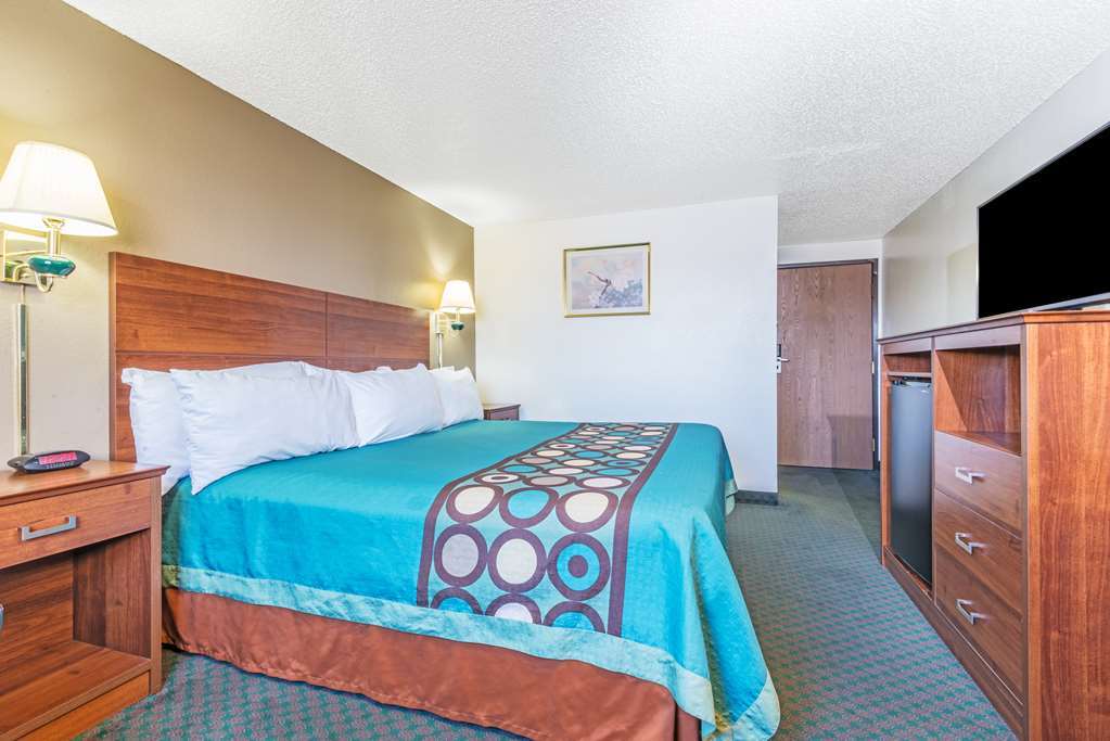 Super 8 By Wyndham Hotel Pueblo