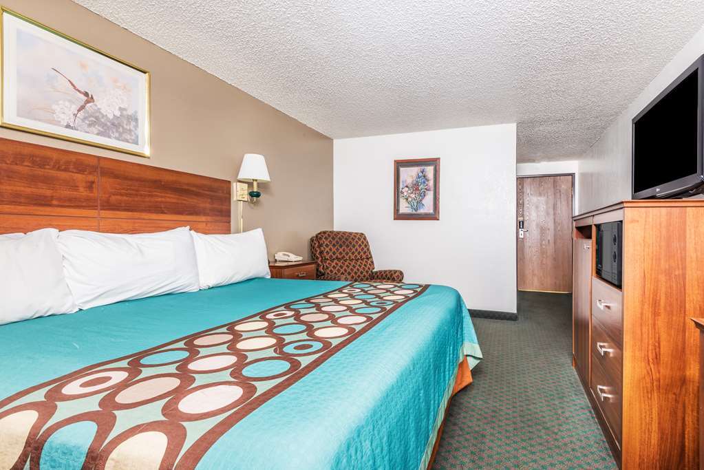 Super 8 By Wyndham Hotel